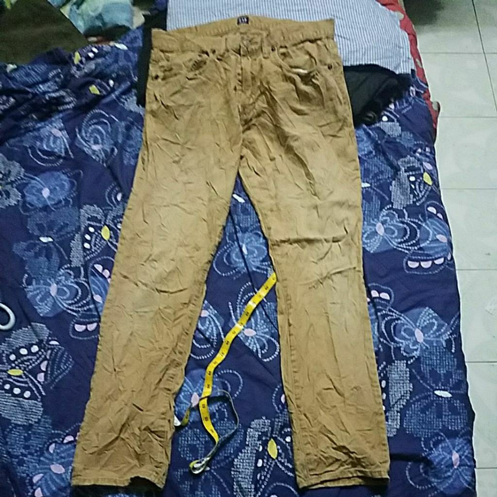 GAP JEANS SIZE 33X39.5 INCH