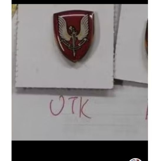 เข็มกลัดคอปก UTK ทรง UTM ตัว