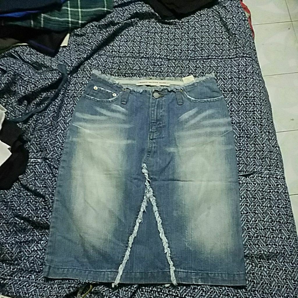 BODY GLOVE SKIRT JEANS SIZE 29x23 นิ้ว