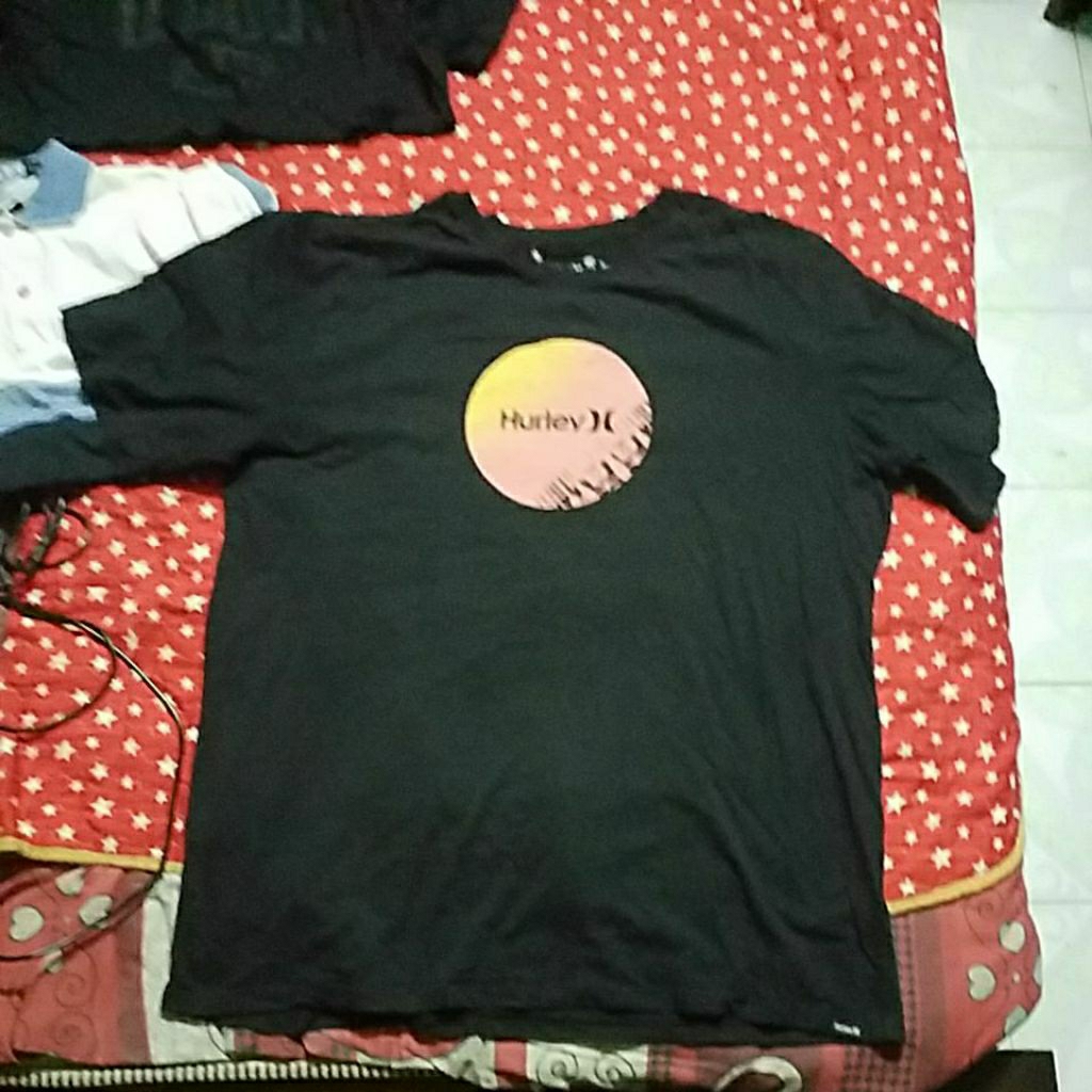 เสื้อ HURLEY SIZE 25X33 INCH LIKE NEW