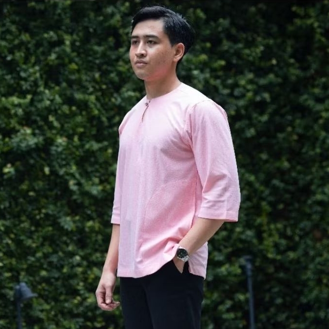 Kurta ผ้าฝ้ายเสื้อยืดสบายไม่ร้อน Kurta Modern Casual 3 Quarter Sleeve 3/4 Telk Belanga ลูกเรือคอสีชม