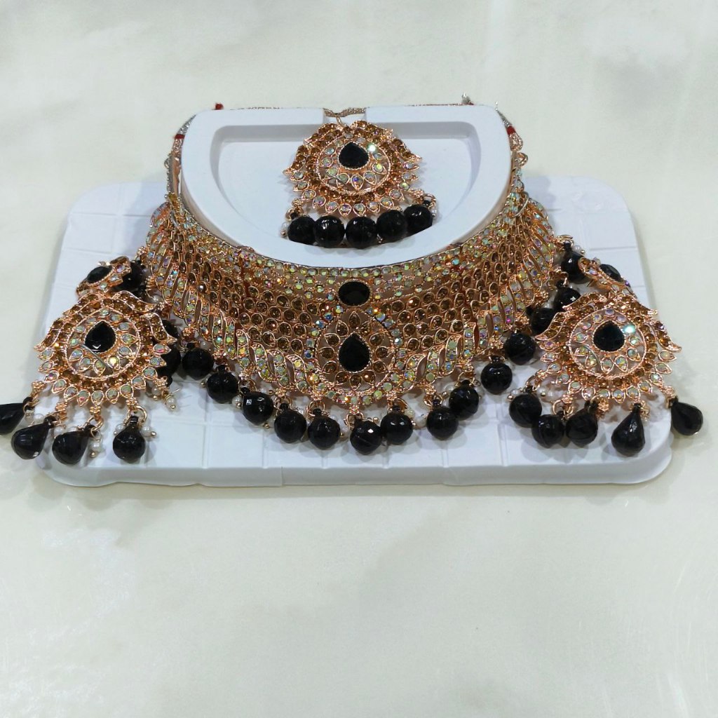 GRAND BOLLYWOOD CHOCKER SET