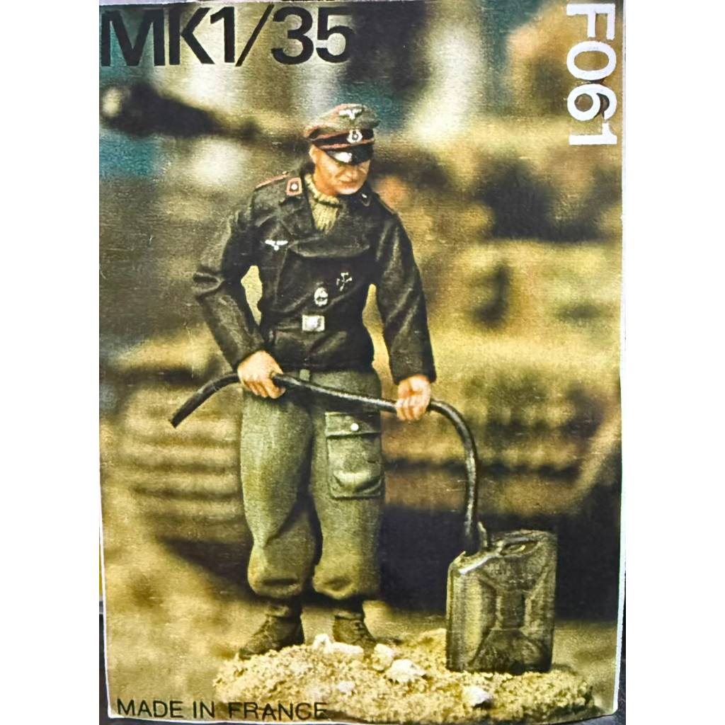 MK35Model F061 1/35 Tank Commander (Wehrmacht) Refueling