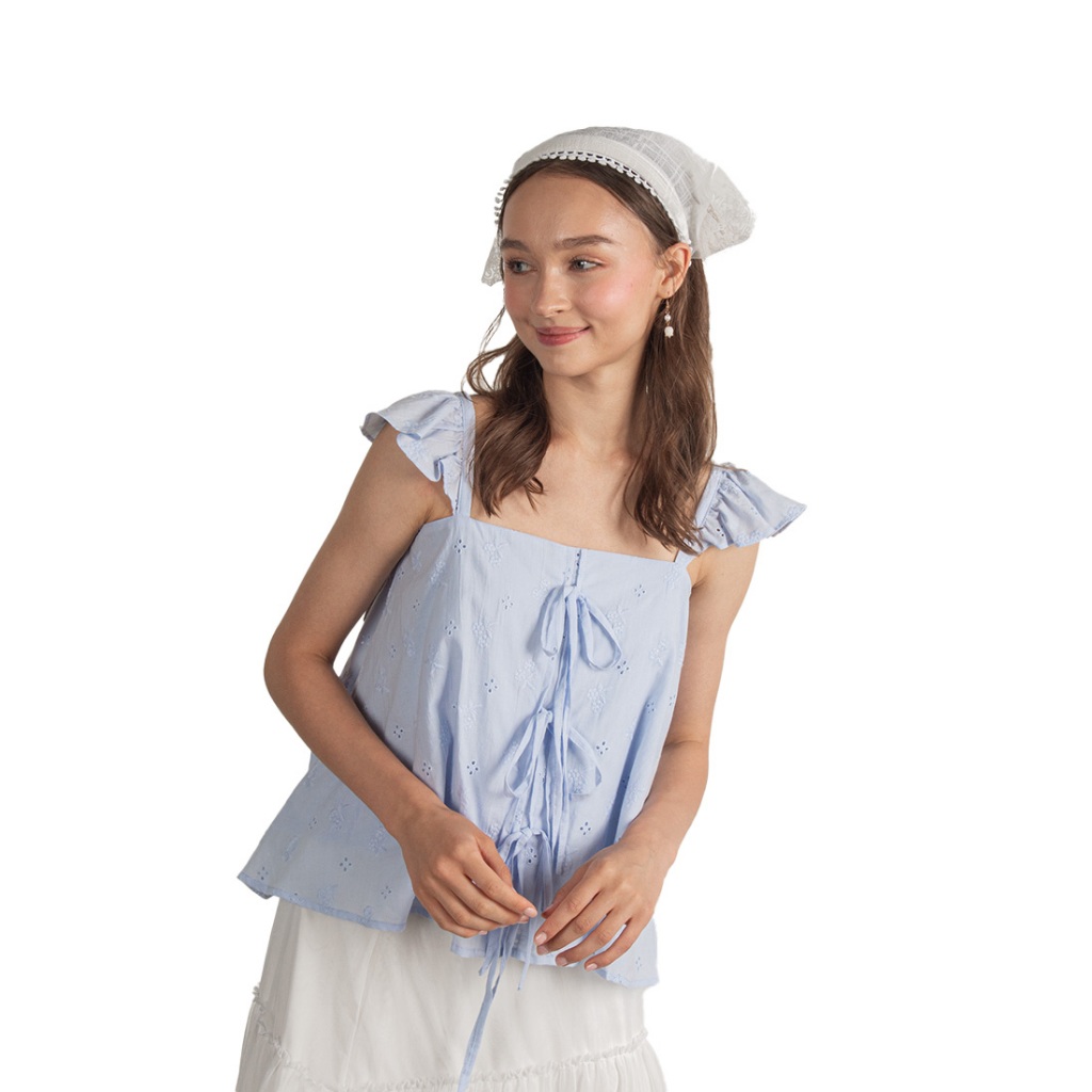 Lzzie Gabriela Ribbon Top - สีฟ้าอ่อนและสีขาว