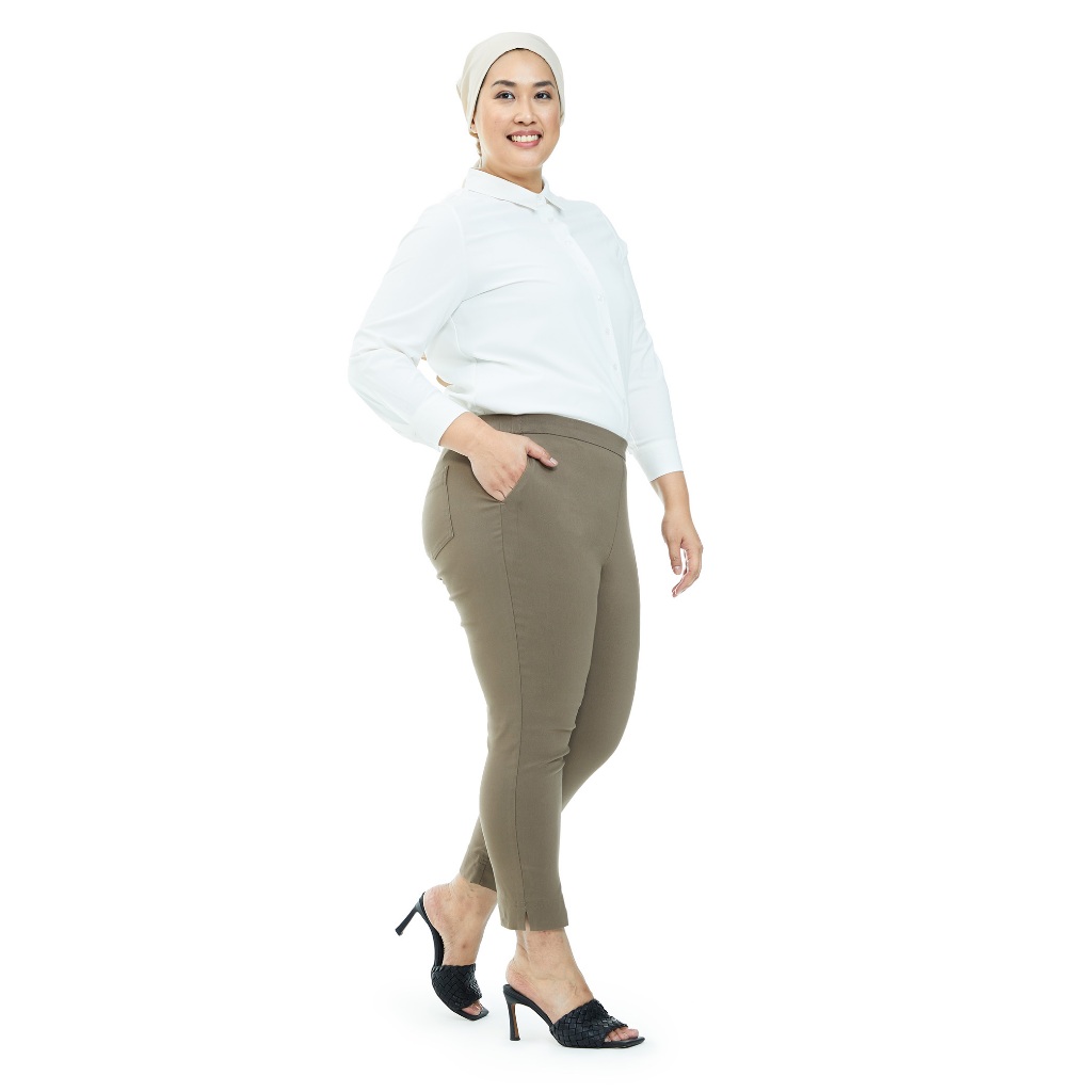 นางสาว. READ Signature กางเกงข้อเท้ายืดพิเศษ ไซส์ UK12-24 Khaki NP281400-MB6
