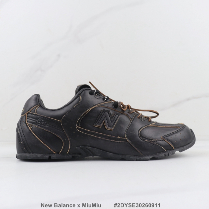 MiuMiu 530 Retro ผ้ากลางแจ้ง Low Top รองเท้ากีฬาเพื่อการพักผ่อนสีดํา