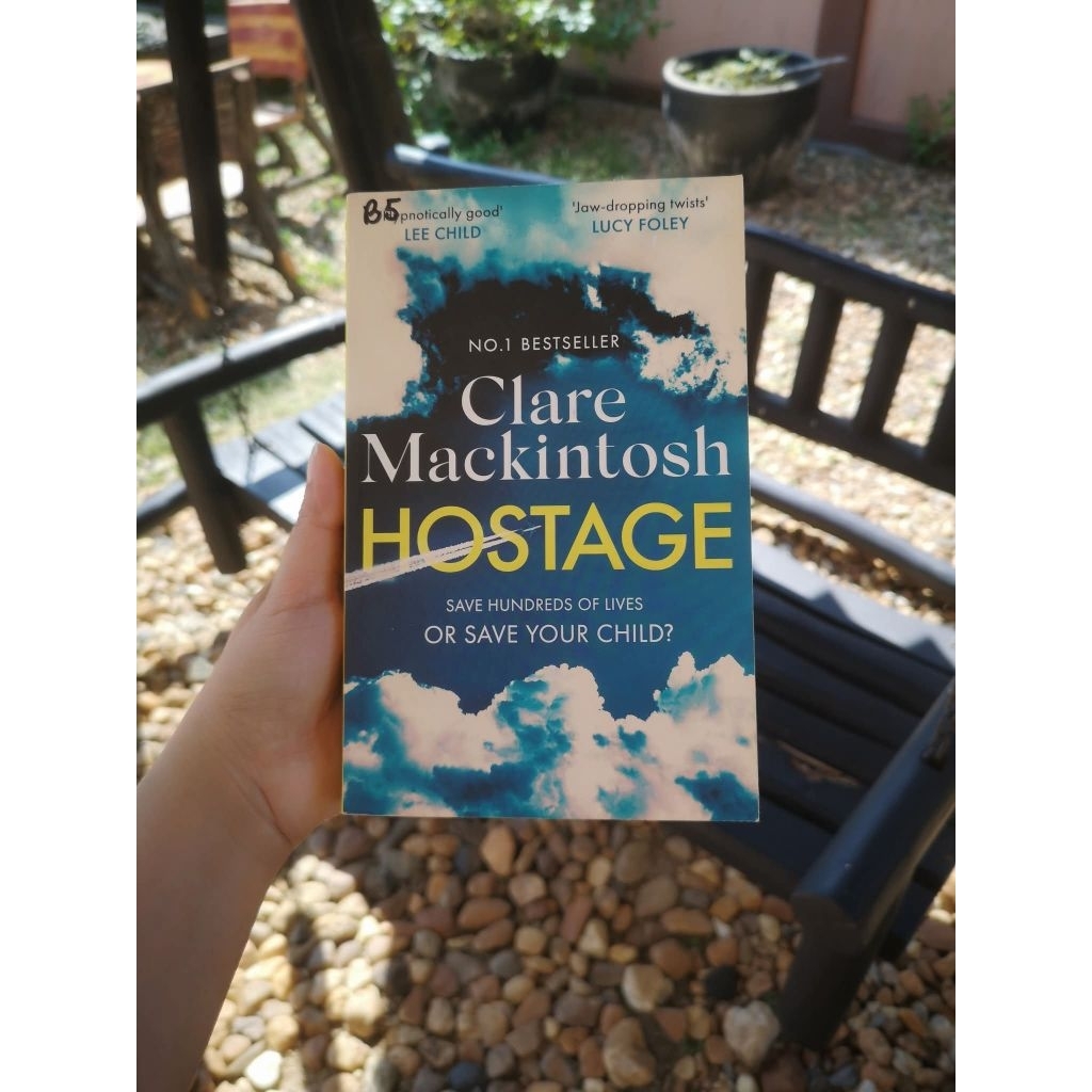 Hostage โดย Clare Mackintosh