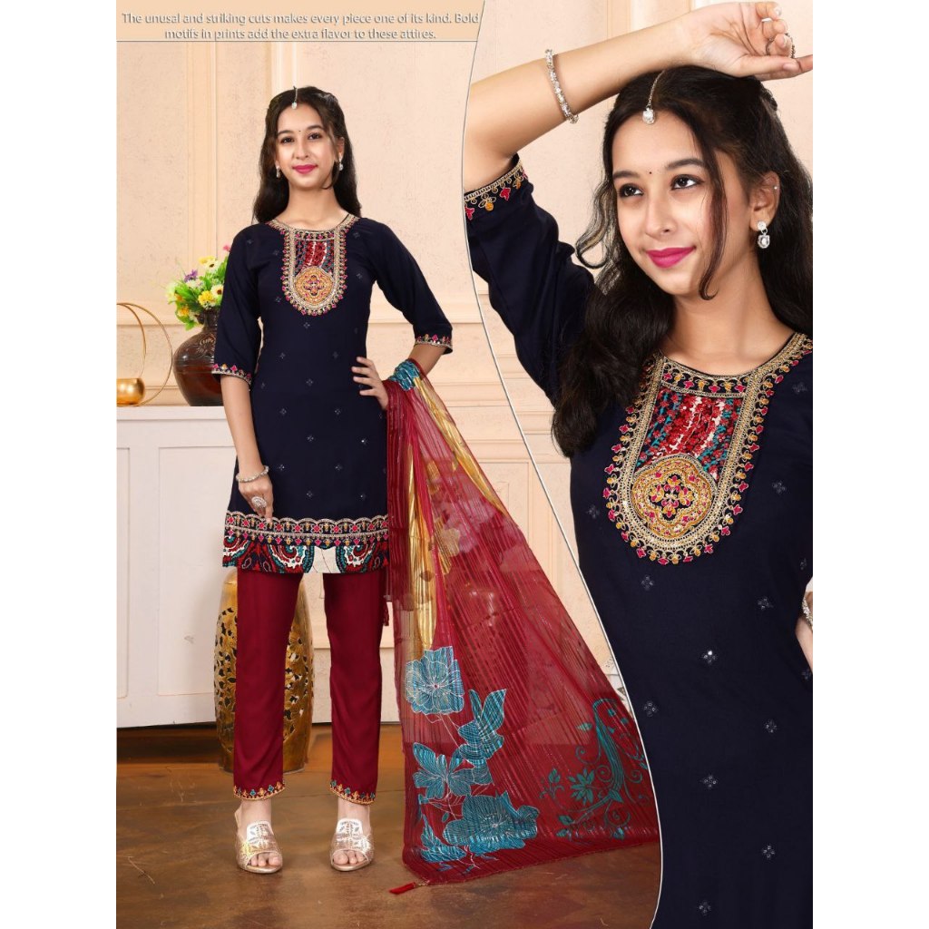 KIDS ELEGANT EMBROIDERED KURTI SET (3 ชิ้น)
