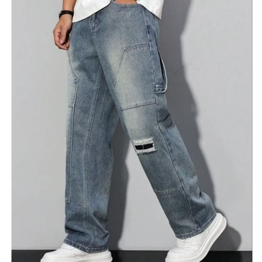 Manfinity Hypemode กางเกงยีนส์ผู้ชายทรงตรง ฉีกขาดลายเรียบ (Ripped Pocket Jeans)