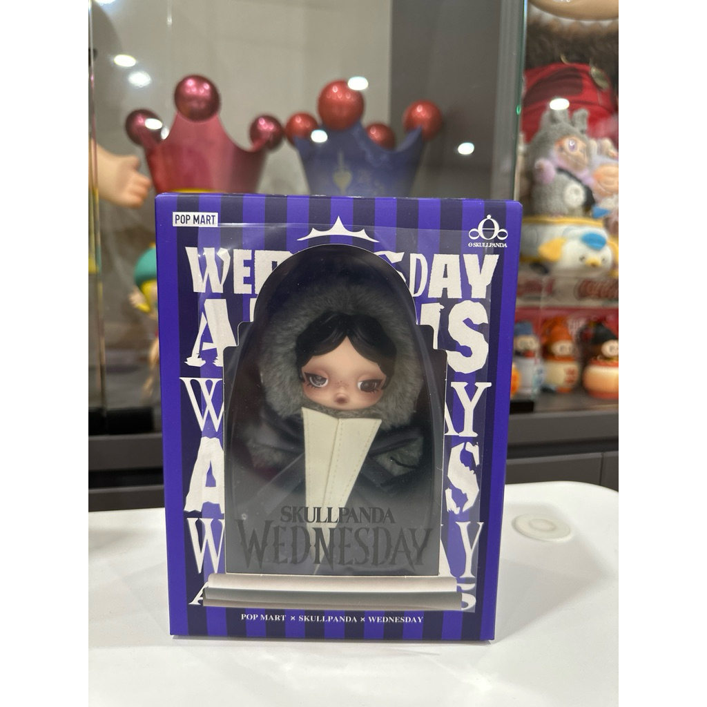 Popmart SKULLPANDA x Wednesday Plush(Nevermore Academy Uniform Version) SKULLPANDA x 星内衣挂件 (วิทยาลัย