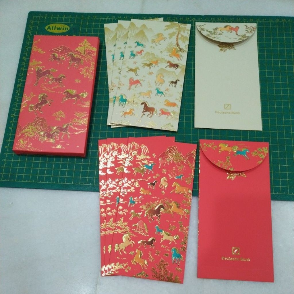 Deutsche bank 2026 Ang pow ซองสีแดง 8 ชิ้น 2 ออกแบบด้วยฝาครอบสภาพไม่สมบูรณ์แบบ
