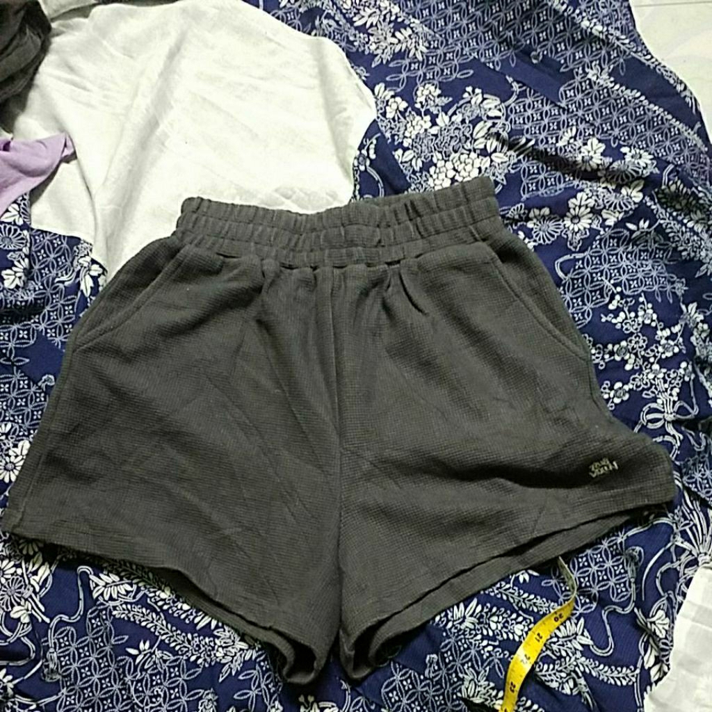 ผู้หญิง SHORTPANT LIKE NEW SIZE 25 34X15 นิ้ว
