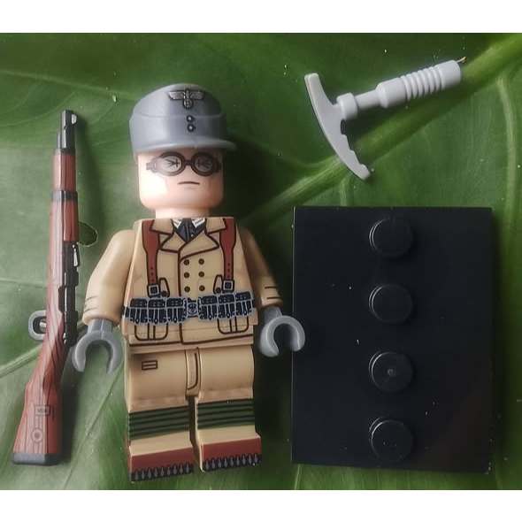 WW2 German Alpine Troop พร้อมขวานเลือก