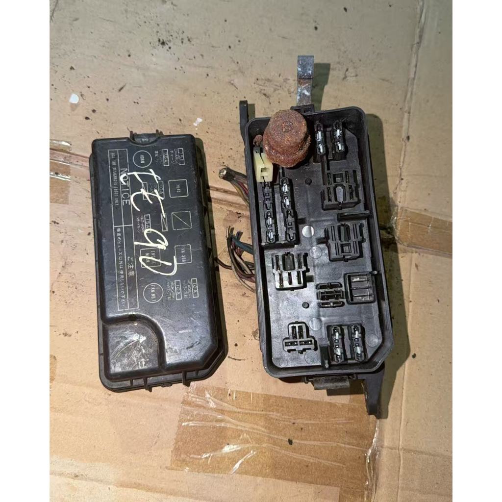 Toyota Corolla AE90 กล่องฟิวส์ด้านนอก/ Fius Box Luar Toyota Corolla AE90 (USED HALFCUT)