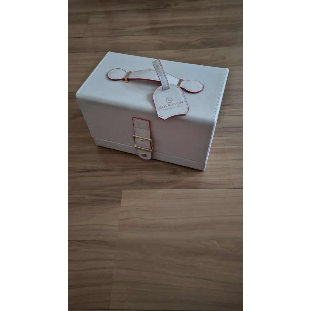 Sheraton Hotel Luxury กล่องหนัง กลอนแม่เหล็ก 24x14x14cm