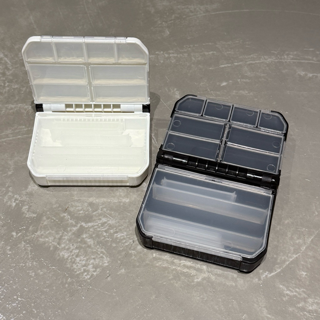 MR.T 12x9.5cm Kotak Peralatan Pancing DAIWA – Fishing Tackle Box / Kotak Mata Kail / กล่องเก็บของ (Hitam & Putih) - รูปที่ 2