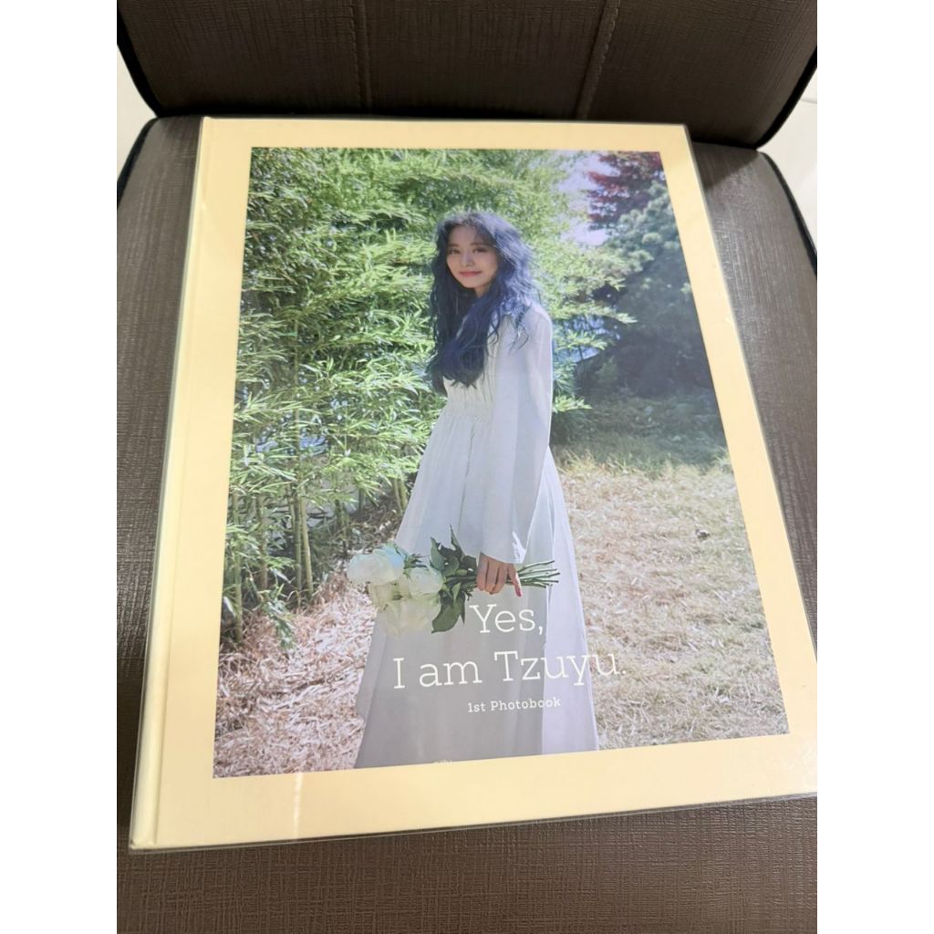 TWICE TZUYU - 1st PHOTOBOOK [Yes, I am Tzuyu.] สีเหลือง