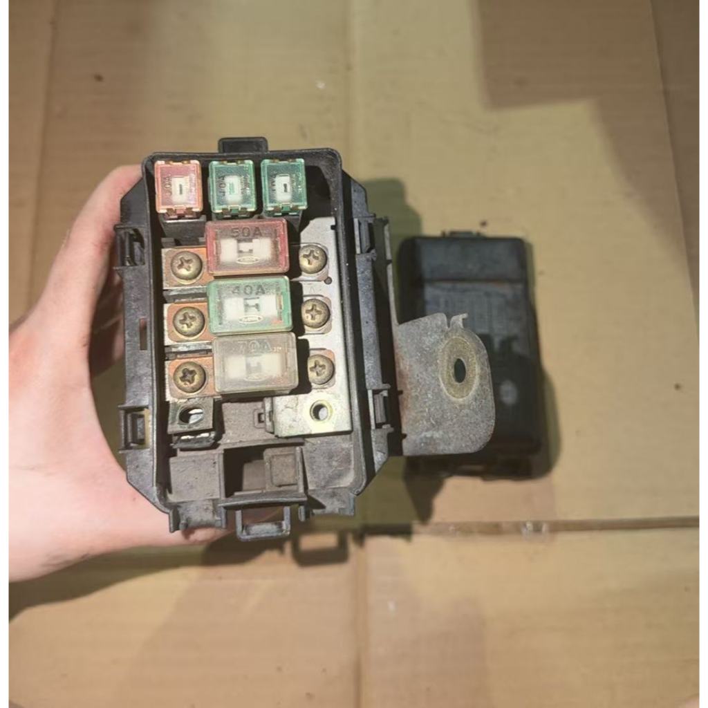 Honda City SX8 กล่องฟิวส์ด้านนอก/ Fius Box Luar Honda City SX8 (USED HALFCUT)