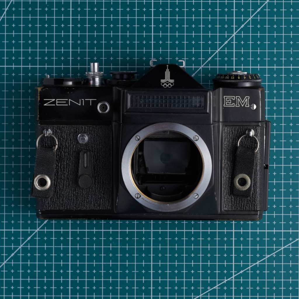 Zenit EM FILM TESTED 35 มม. กล้องฟิล์ม SLR 1980 Olympics edition
