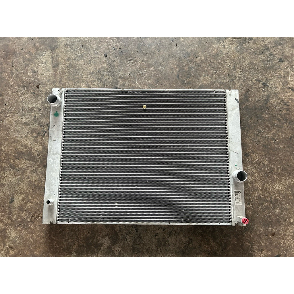หม้อน้ํา BMW E60/E61 M54 2.2/2.5/3.0 4 paip