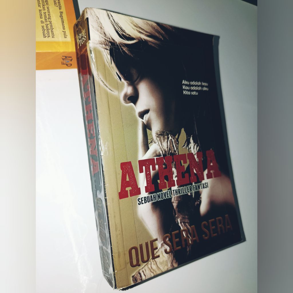 NOVEL GENRE FANTASY THRILLER ATHENA & AYE,AYE TUAN PRESIDEN KARYA QUE SERA