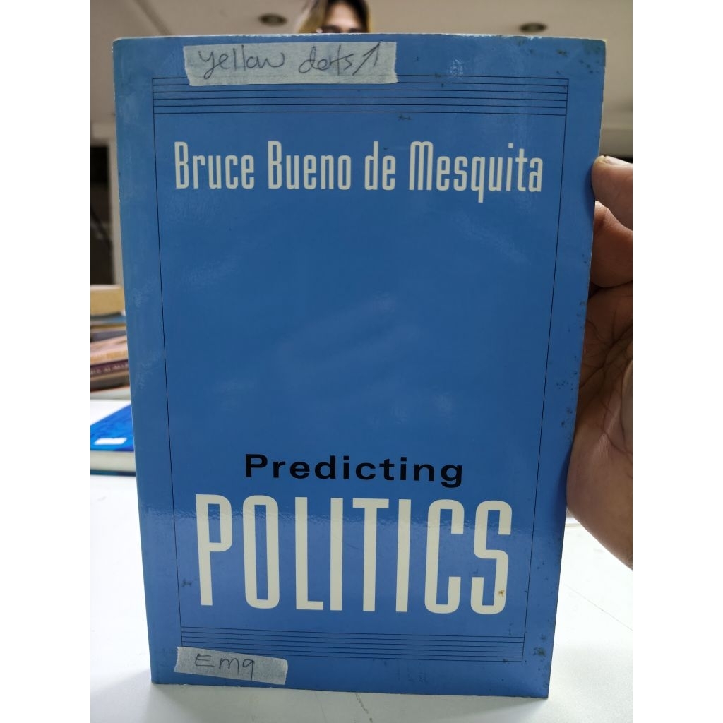 ทํานายการเมืองเป็นเล่มที่เขียนโดย Bruce Bueno de Mesquita