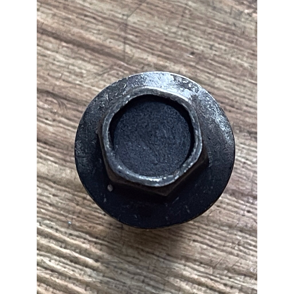 YAMAHA YPVS RD350 NUT CYLINDER HEAD