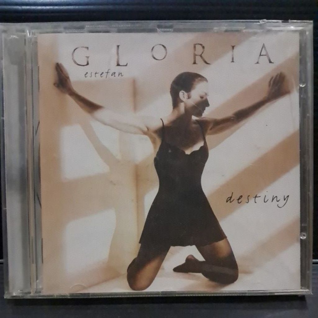 Gloria Estefan - โชคชะตา