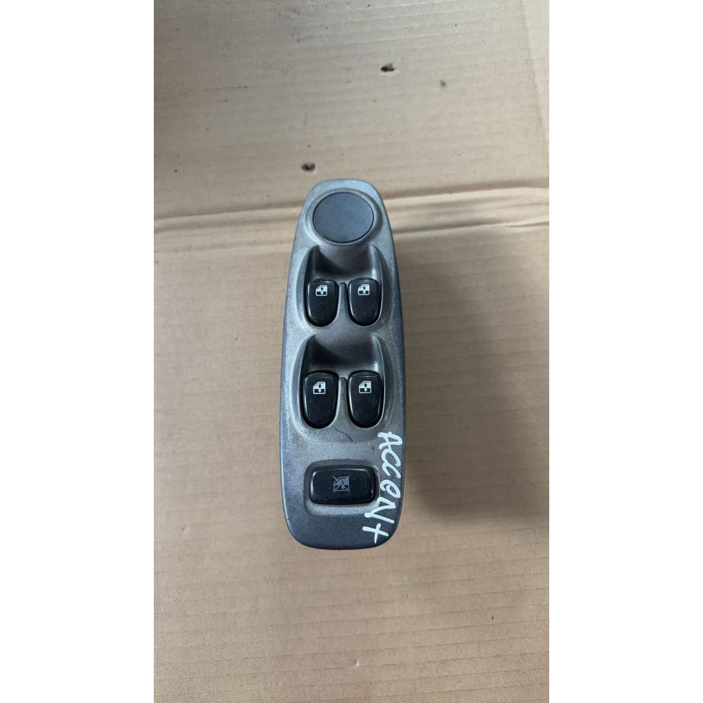 Hyundai Accent Power Window Switch Hyundai Accent (ใช้แล้ว HALFCUT)