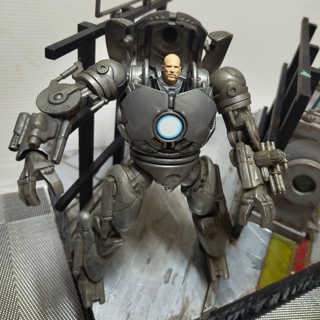 Hasbro 2008 Iron Man Movie Series: 8" Iron Monger (Opening Cockpit!) - LOOSE
