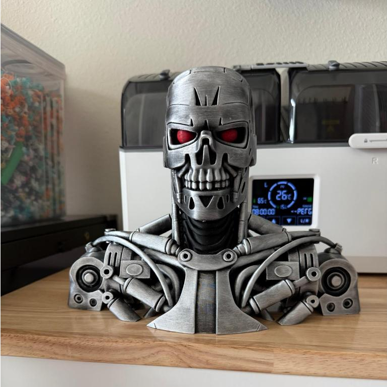รูปปั้นพิมพ์ 3 มิติหน้าอก Terminator T800