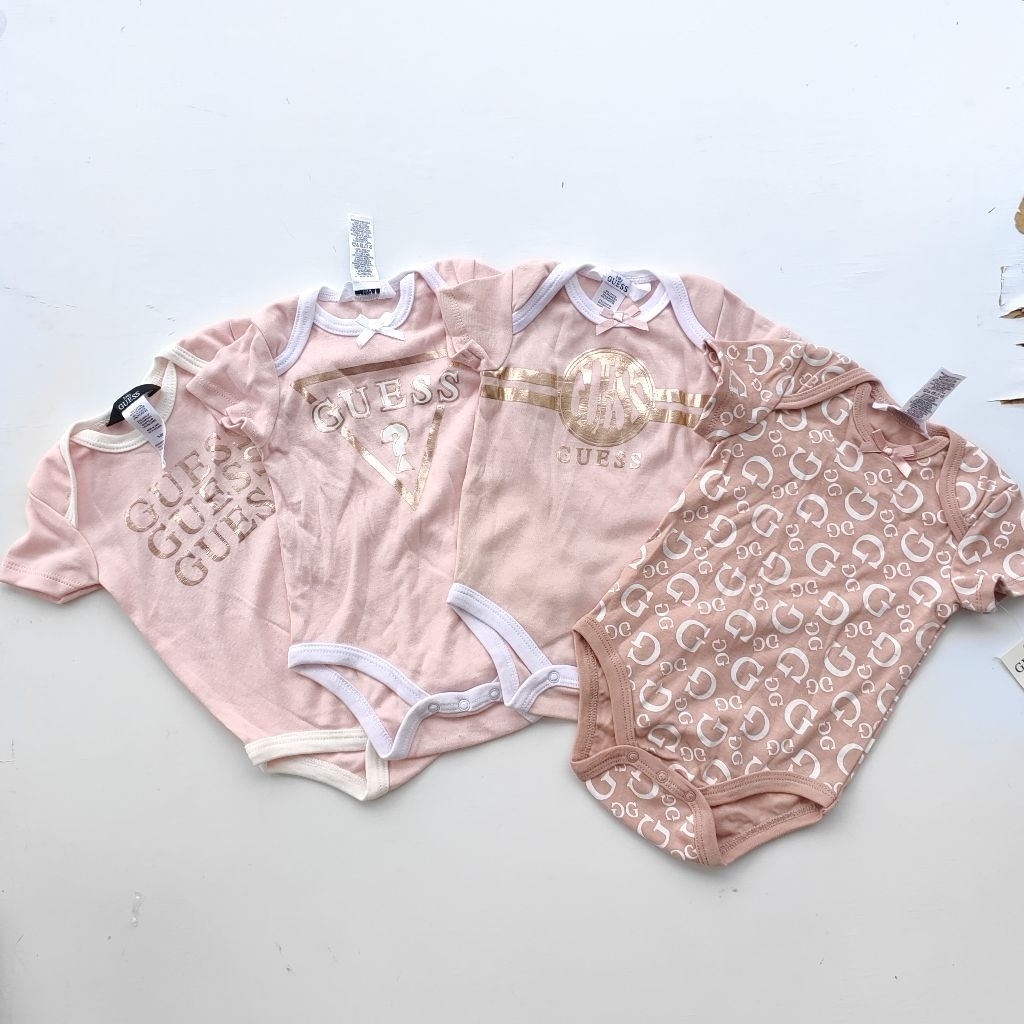 Guess ชุดรอมเปอร์เด็กผู้หญิง(3-9m)