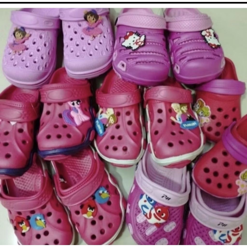KIDS CROC Girl Slipper รองเท้าแตะ Hello Kitty Pony รองเท้าแตะรองเท้าลําลองกันน้ํา