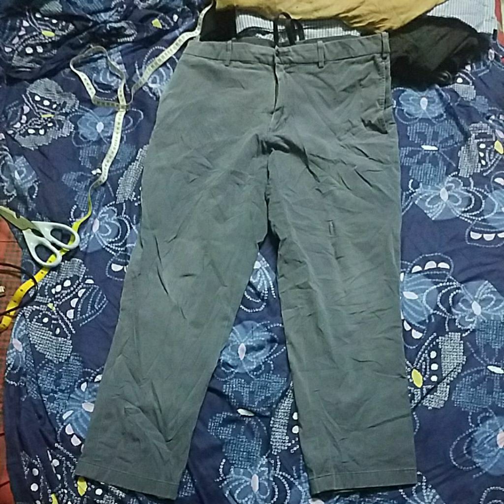 UNIQLO SLACK JOGGER SIZE L 34X36 INCH