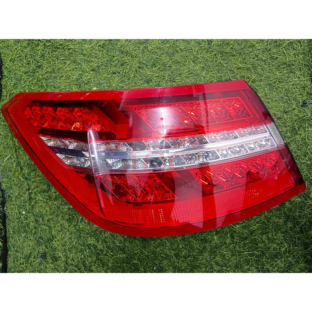 MERCEDES BENZ E CLASS W207 โคมไฟด้านหลัง LH&RH [2F-2B-D2254]