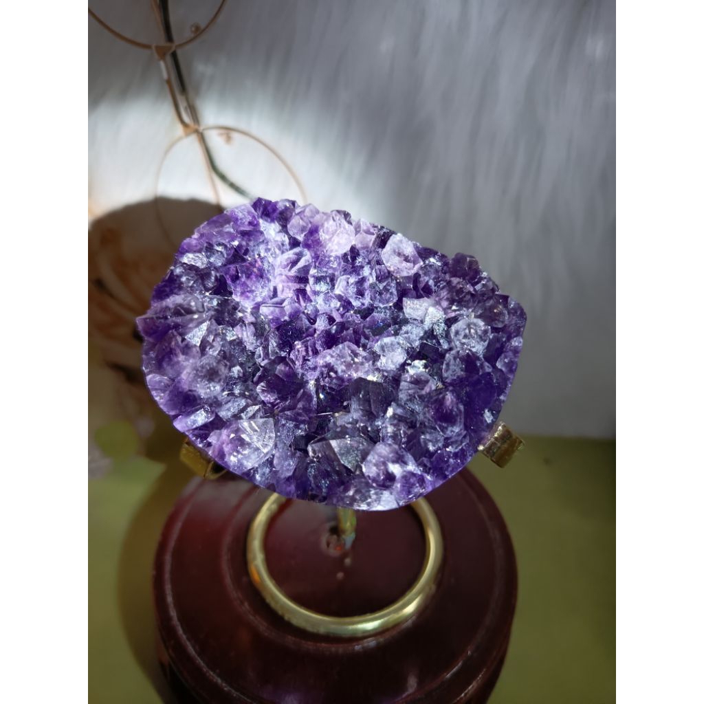 Von 80 คริสตัลอเมทิสต์ธรรมชาติ Geode
