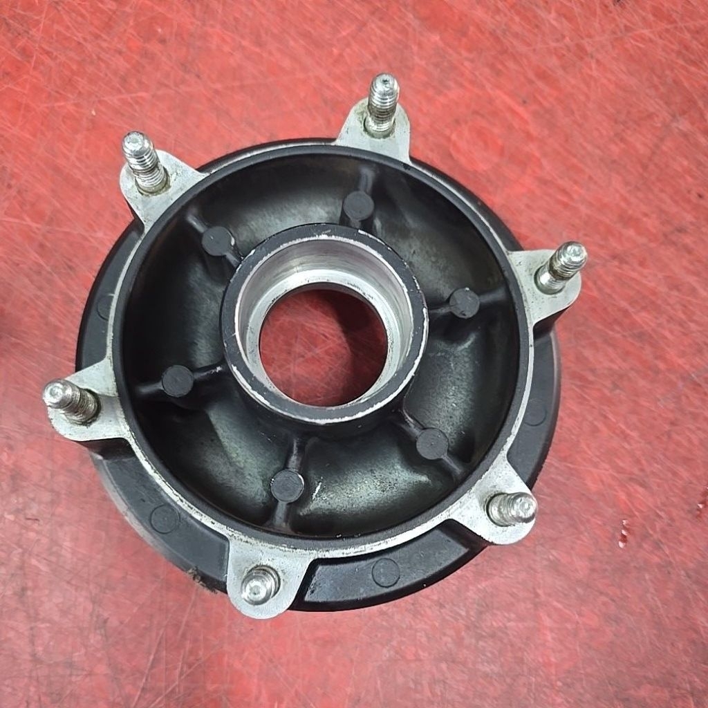 ดุมสเตอร์ YAMAHA R15 / MT15 (มือสอง)