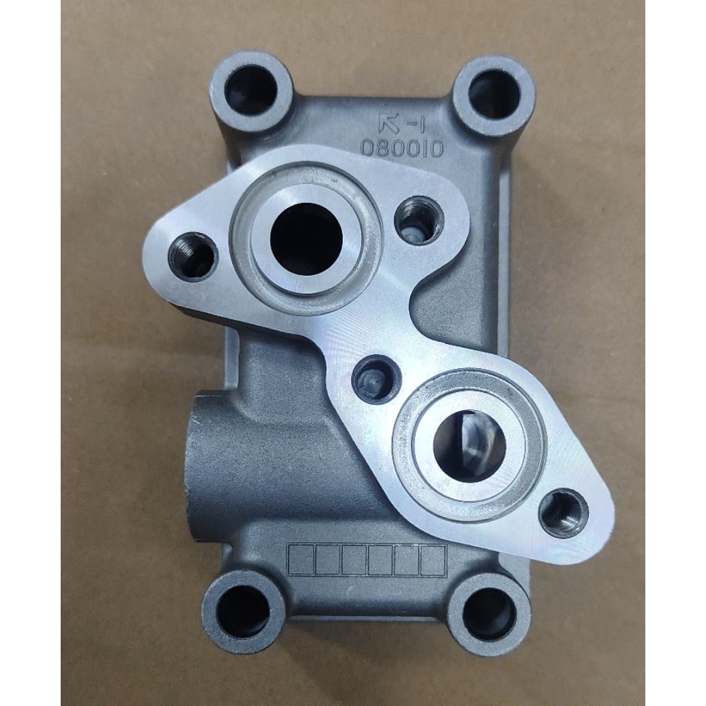 06C043 (1PC) CABIN น้ํามันกรองฐานสําหรับ HITACHI ZX70 / 4JG1
