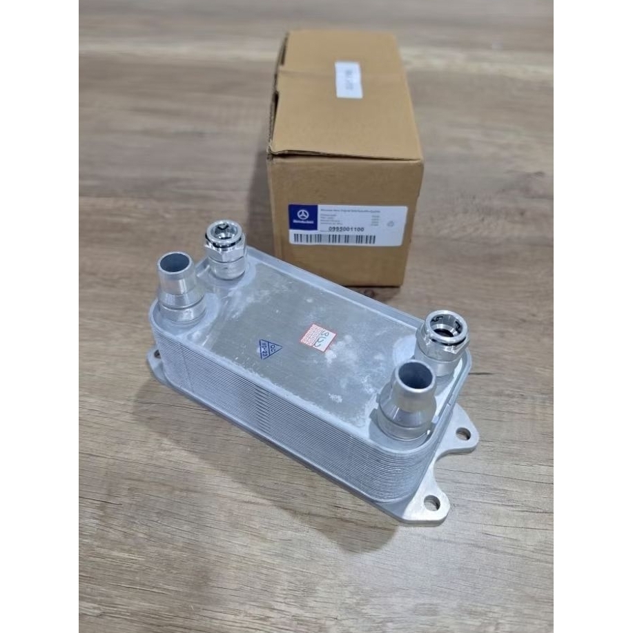 MERCEDES-BENZ C-GLASS W204,E-GLASS W212 ENGINE OIL COOLER (ENGINE M274) 0995002300