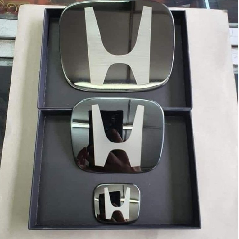 สัญลักษณ์สีดํา Honda CIVIC FK7