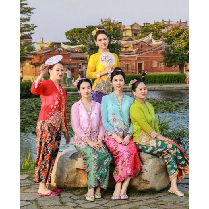 เสื้อ Nyonya Kebaya Size S (ไม่มีปุ่มด้านหน้า)