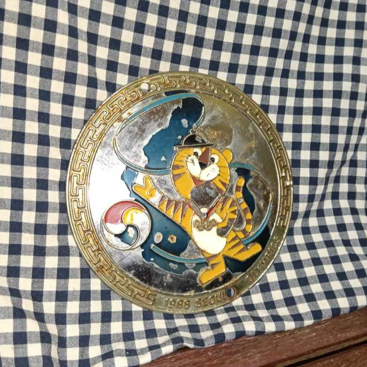 ตราโลหะ 1988 olympic seoul/lencana besi olimpik