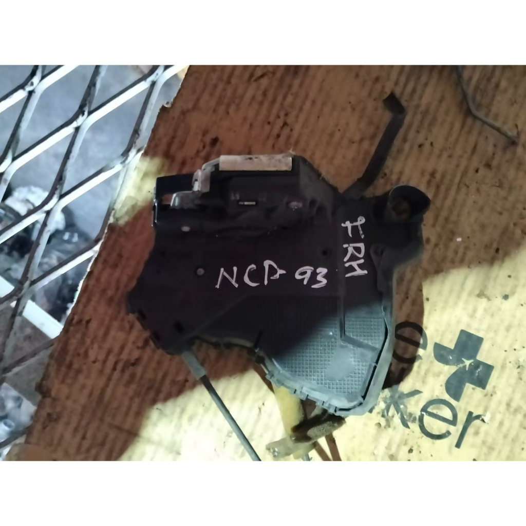 TOYOTA NCP93 ล็อคประตูด้านใน Kereta ด้านหน้า RH100 TOYOTA NCP93 Pintu Lock Dalam (USED HALFCUT)