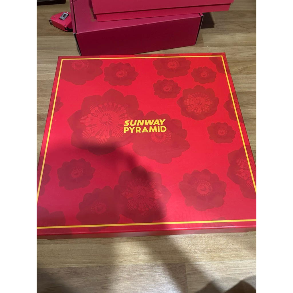 Sunway Pyramid Prosperous Yee Sang Plate Set