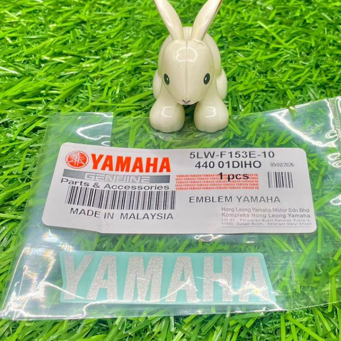 สติ๊กเกอร์ YAMAHA EMBLEM MUDGUARD DEPAN FRONT FENDER YAMAHA HAONG LEONONG - 5LW-F153E-10