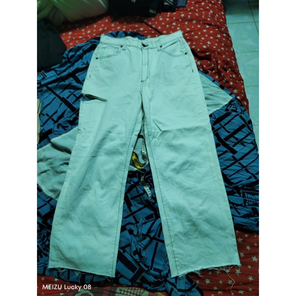 GU BAGGY JEANS SIZE 30X38 INCH