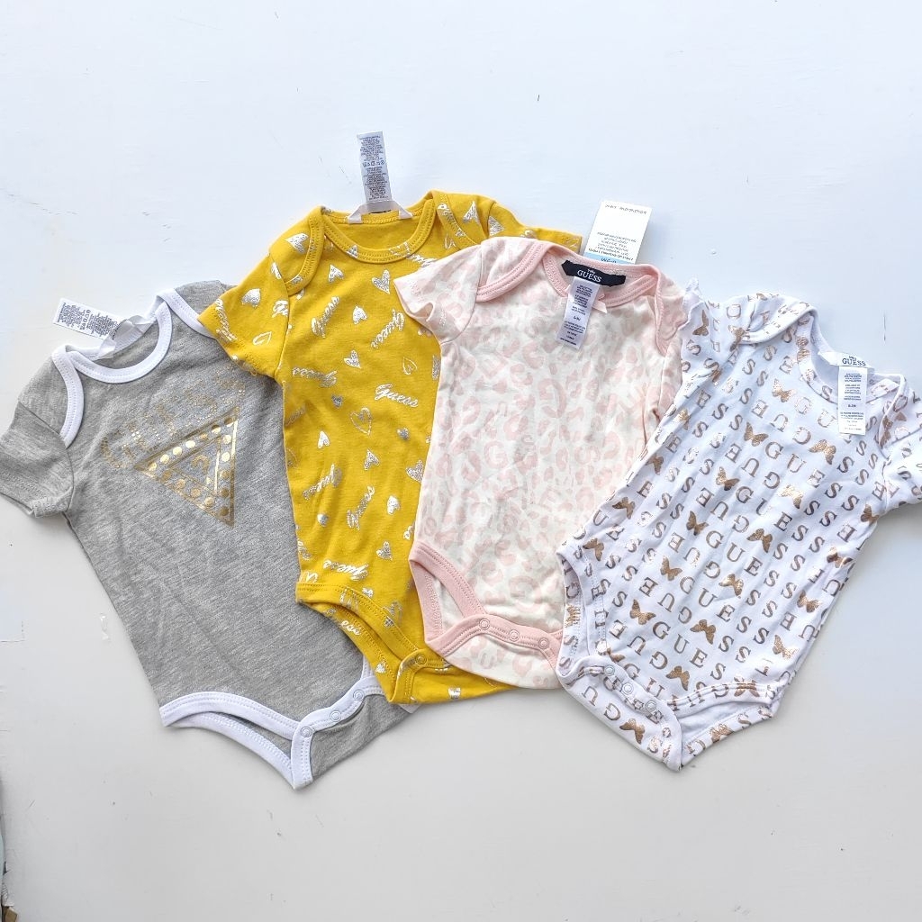 Guess ชุดรอมเปอร์เด็กผู้หญิง(3-9m)