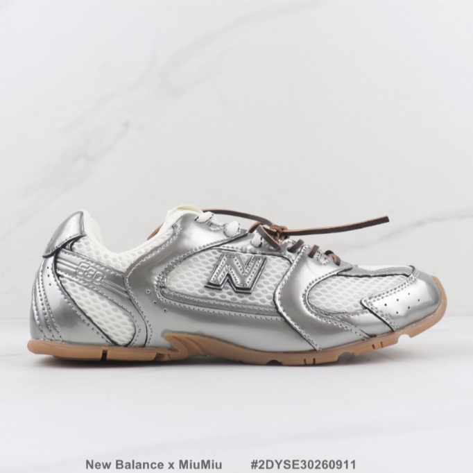 MiuMiu 530 Retro ผ้ากลางแจ้ง Low Top รองเท้ากีฬาสันทนาการ Sliver