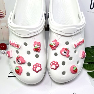 【12pcs】หมีสตรอเบอร์รี่น่ารัก ตัวติดรองเท้า crocs jibbitz ที่ติดรองเท้า ตกแต่งรองเท้าให้สวยงาม