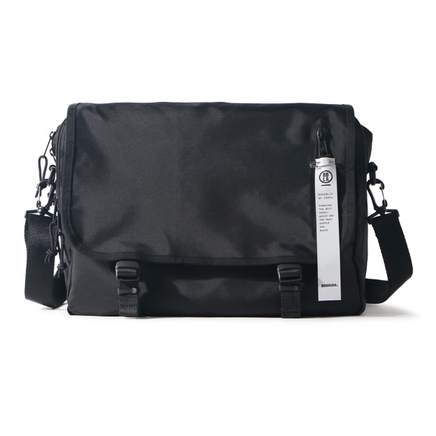 [BUBILIAN] Ace 2D Messenger Bag สีดํา
